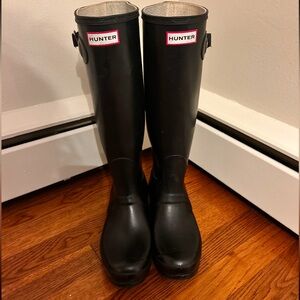 Black Hunter rain boots with sock inserts